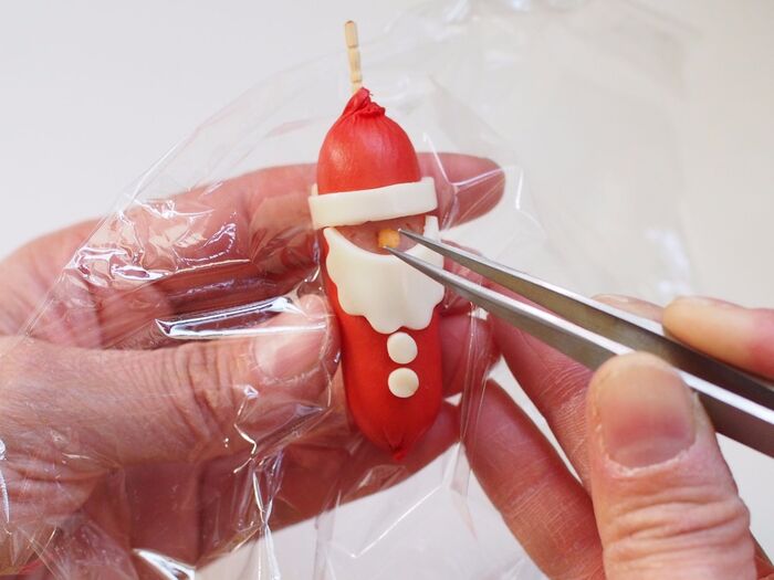 顔パーツを貼ります