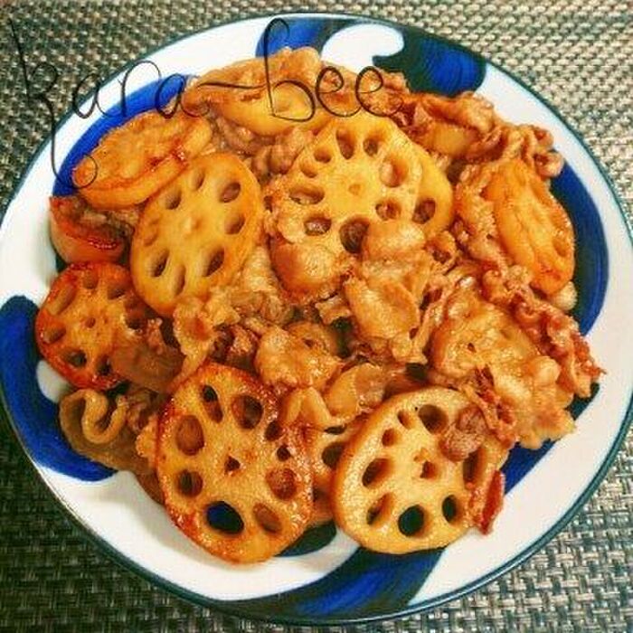 簡単激ウマ♡豚バラれんこんの甘辛にんにく醤油炒め