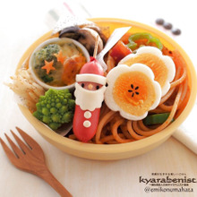 海苔のカットなし!サンタさんをのせるだけの簡単キャラ弁