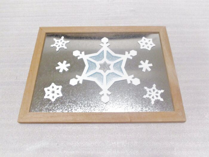 作り方①ブリキフレームにステッカーを貼る