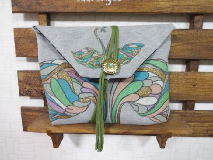 着なくなったTシャツ2枚をリバーシブル クラッチバッグにリメイク!