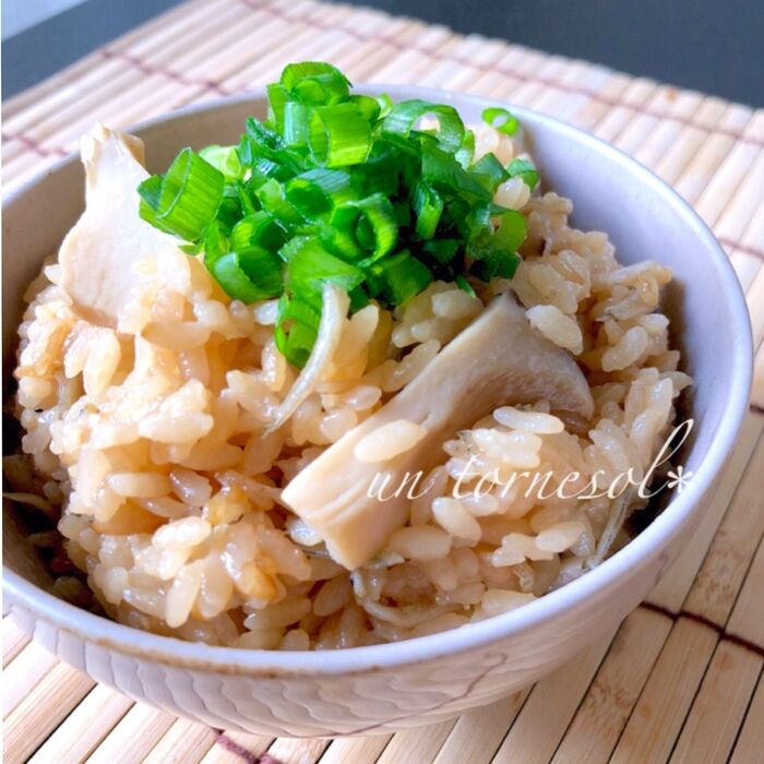 お休みのない主婦のために♪骨粗しょう症予防に☆エリンギのガーリックバター醤油炊き込みご飯