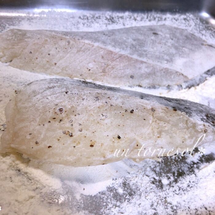 ③薄力粉をまぶすことで卵液が絡まります☆