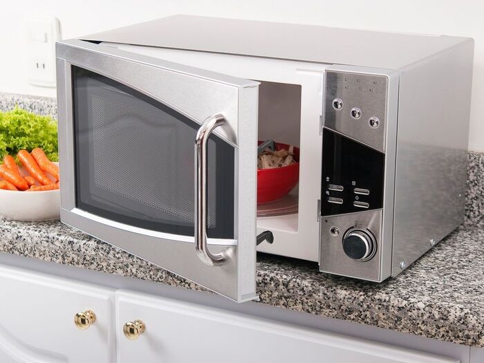 意外と汚い電子レンジ!家にあるもので出来る簡単掃除方法