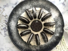 新製品ビスケット「ノアール」を使って混ぜるだけ~のブラック&ホワイトケーキ