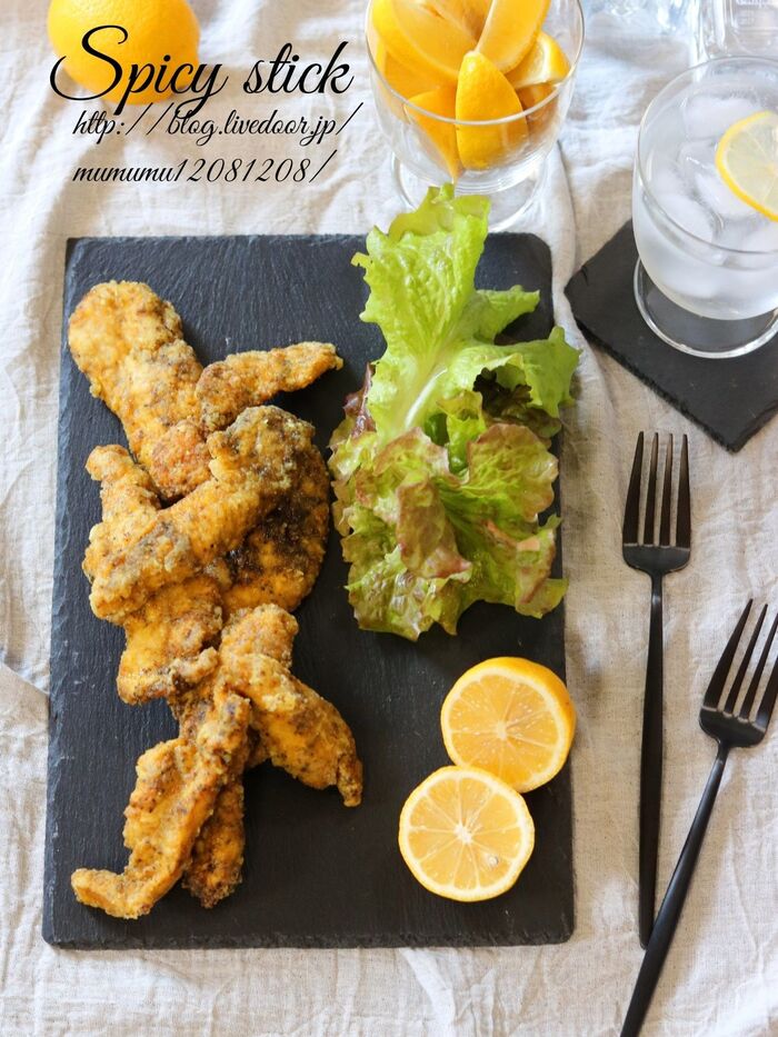 鶏むね肉のスパイシースティック。