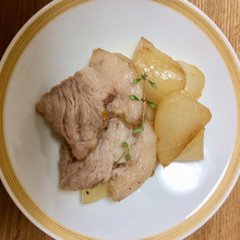 フライパンひとつでしっとり蒸し豚♡ 味しみ大根添え