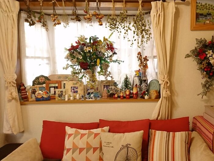 結露防止、カビ防止★目隠しも併せてセリアのシートを出窓全面に貼る