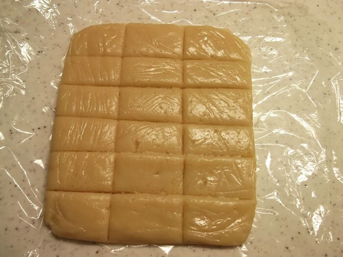 プレーン生地を18等分