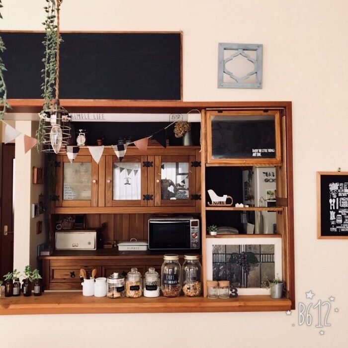 大人可愛いキッチンを目指して黒板壁紙に♪