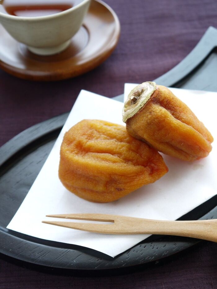 ドライフルーツを刻む