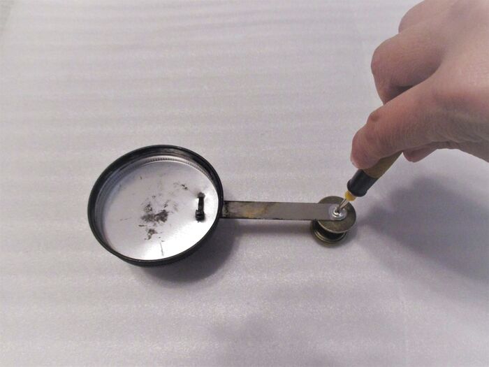 ⑦カロリースプーンに引き出し用つまみをつける。