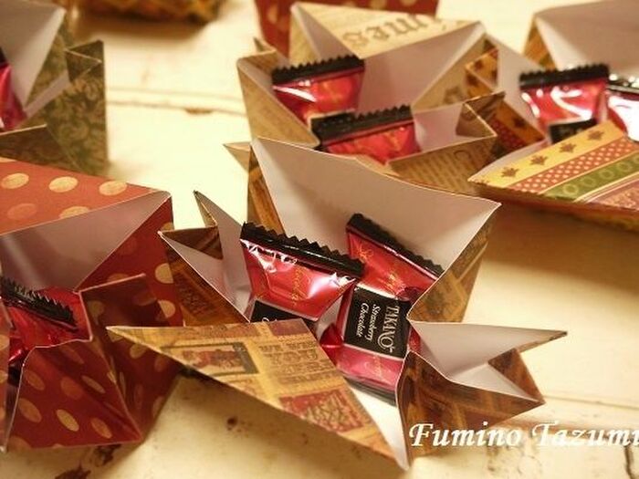 お菓子を入れて