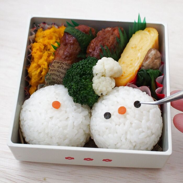 顔パーツを貼っていきます