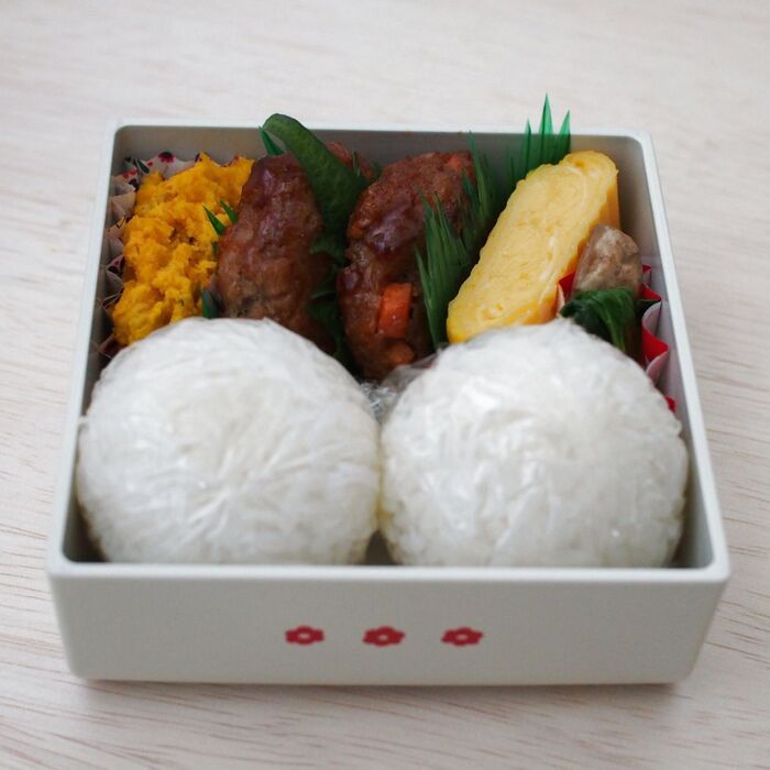 おかずを詰めます