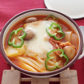 あつあつ鍋うどん!「とろーりチーズのピザ鍋うどん」