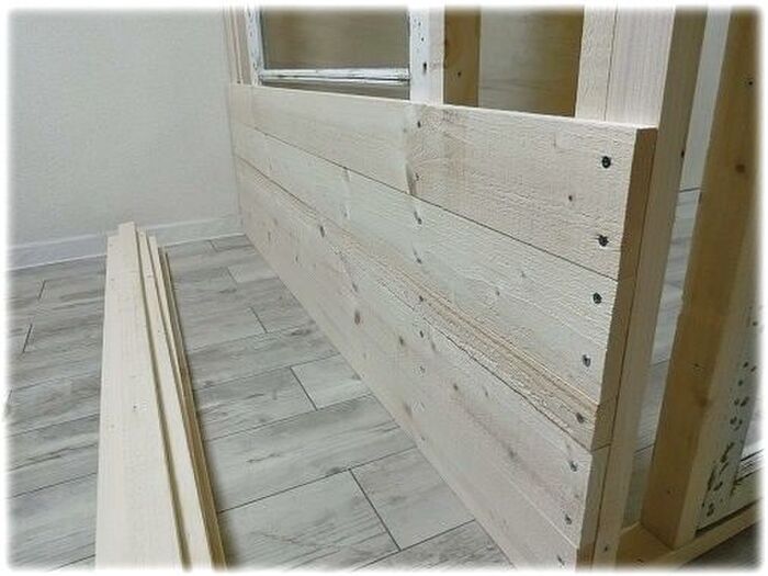 壁を打ち付けていきます。