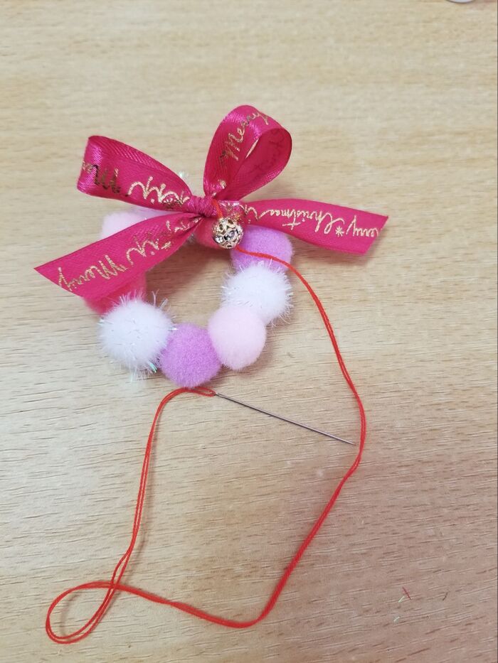 リースとリボンを合体させます