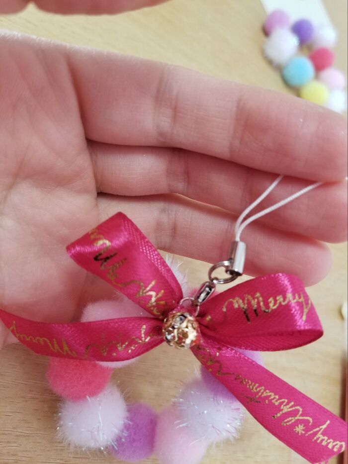 ストラップを取り付けます