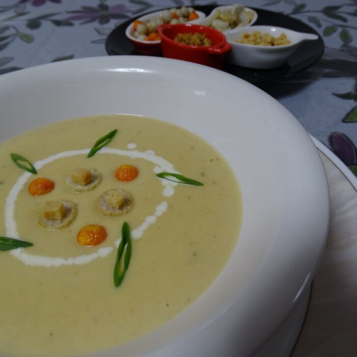 里芋と人参の極上ポタージュ、うきみと楽しむ