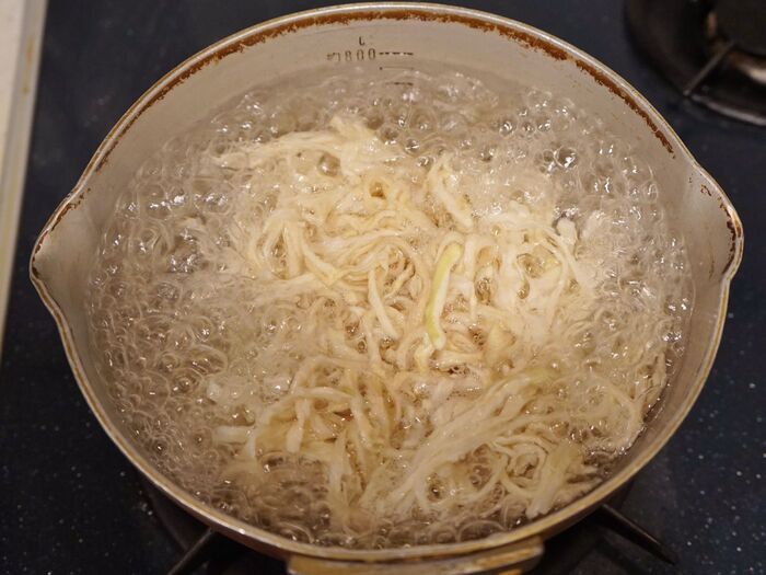 切り干し大根は熱湯で茹でて時短!