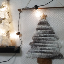 ダイソーのランチョンマットde壁面アート風X'masツリーをDIY