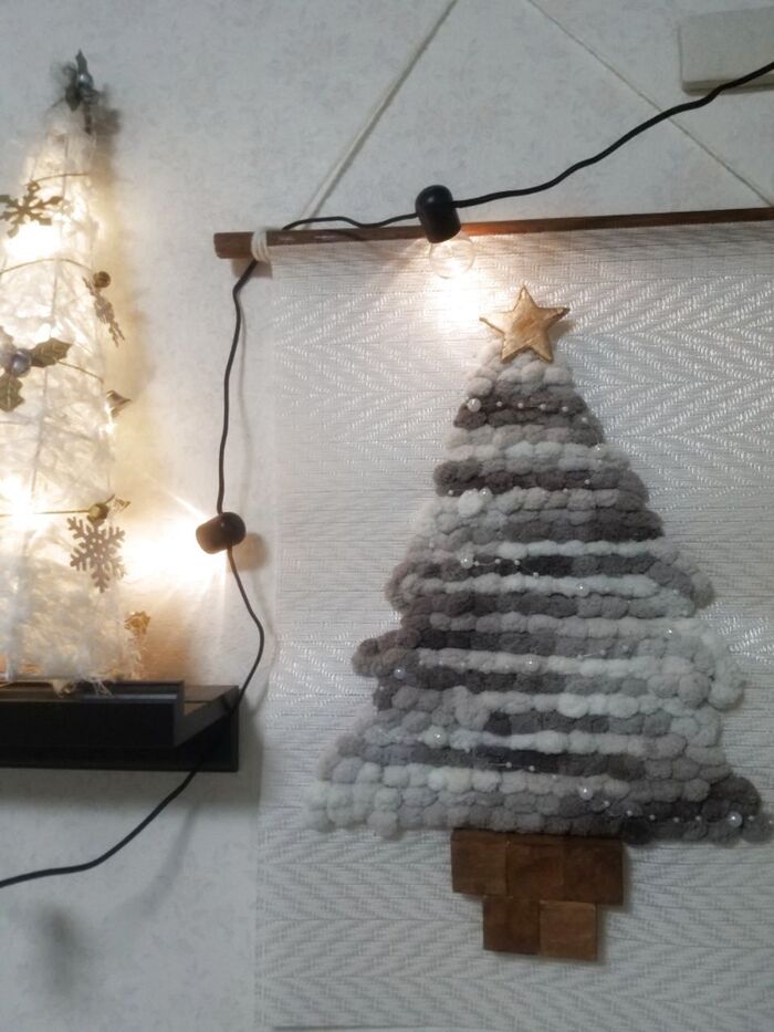 ダイソーのランチョンマットde壁面アート風X'masツリーをDIY