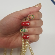 絵の具でクリスマスネイルを楽しむ