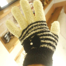 ふわふわ暖かさが魅力★ダイソーのリボン付き手袋