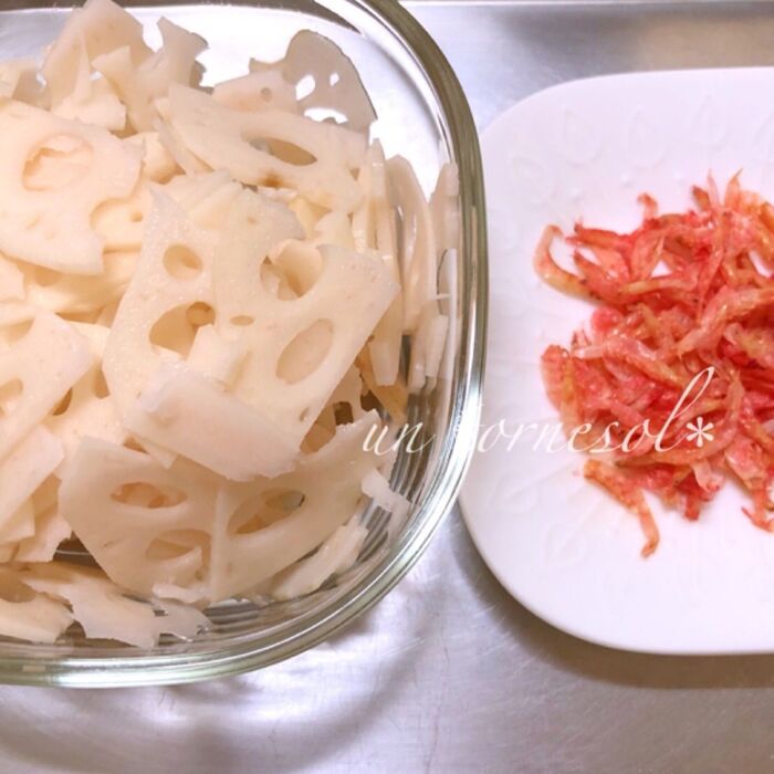 ①色が変わるので、サッと水にさらして!