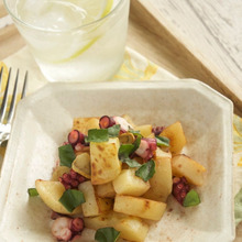 じゃがいもとタコのアンチョビガーリック炒め