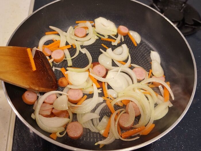 材料の下準備をします。
