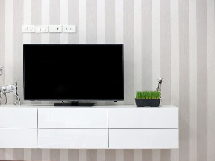 気が付いたらホコリだらけ?!今すぐ出来るテレビの掃除方法とは