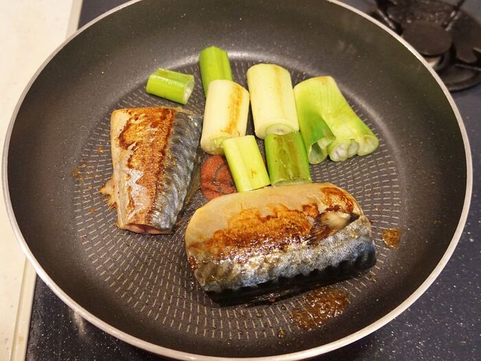 蓋をしてじっくり蒸し焼きにします。