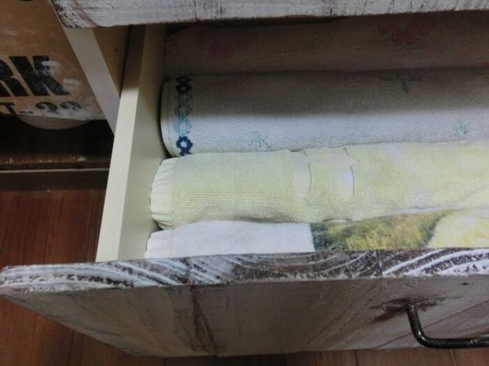 一番下から…バスマットを丸めて収納!