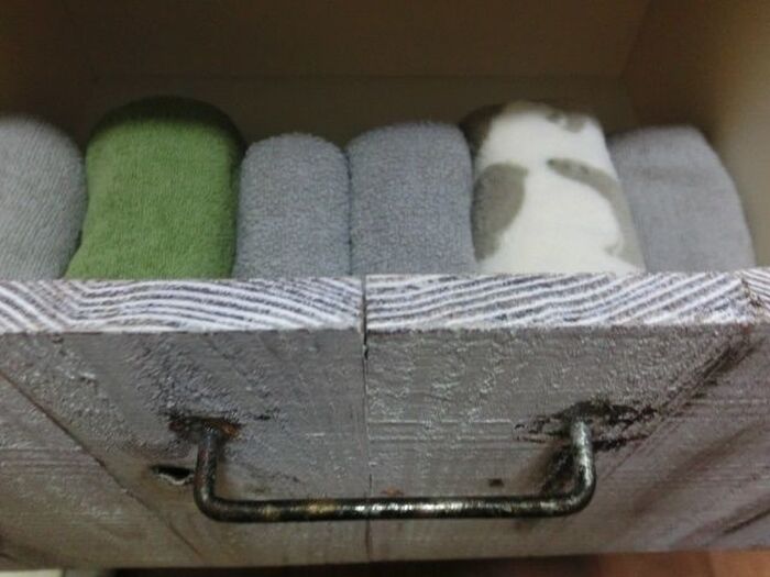 2段目は…トイレタオルをこちらも丸めて収納!
