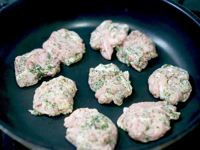 油をひかずに焼いていきます