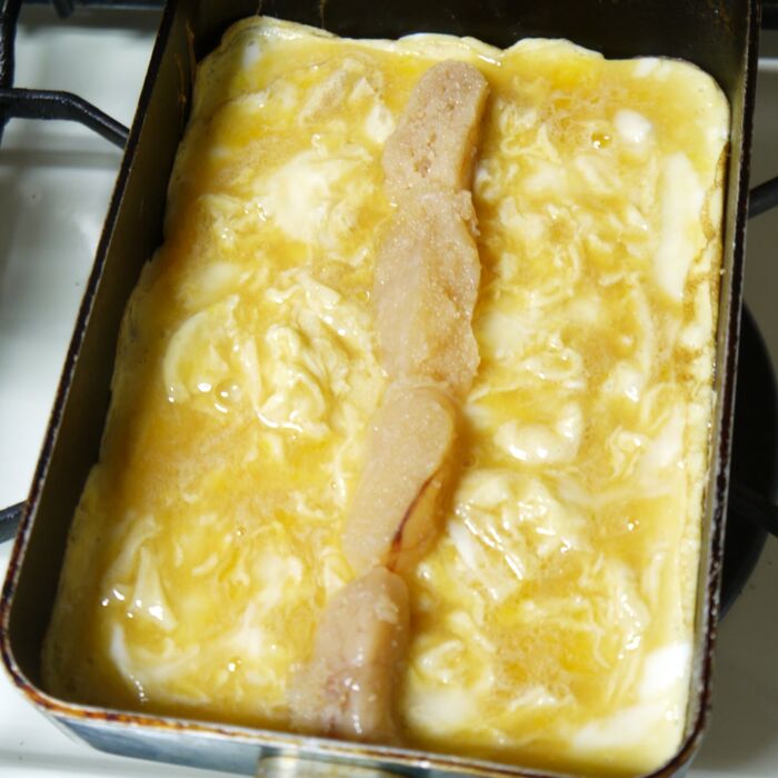 たらこの卵焼きを作る