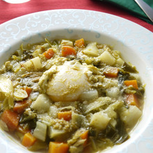 ぽかぽか温まる!たっぷり野菜で巣ごもり~半熟卵のカレーミネストローネ