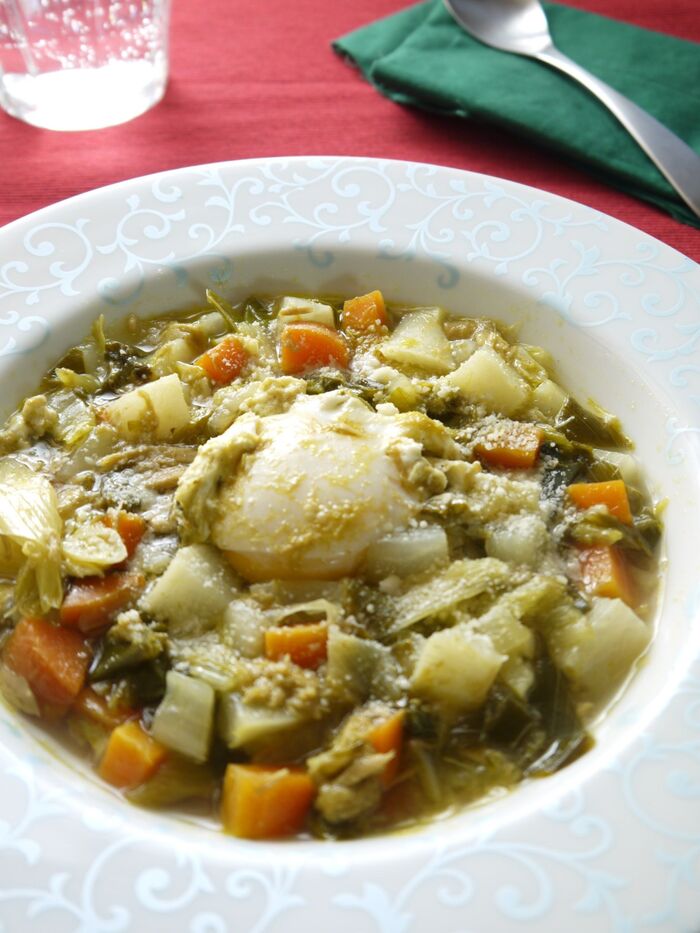 ぽかぽか温まる!たっぷり野菜で巣ごもり~半熟卵のカレーミネストローネ