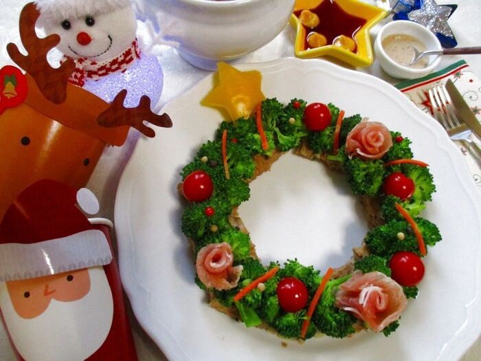 ブロッコリーも肉だねもレンジ調理で簡単!クリスマスリース♪