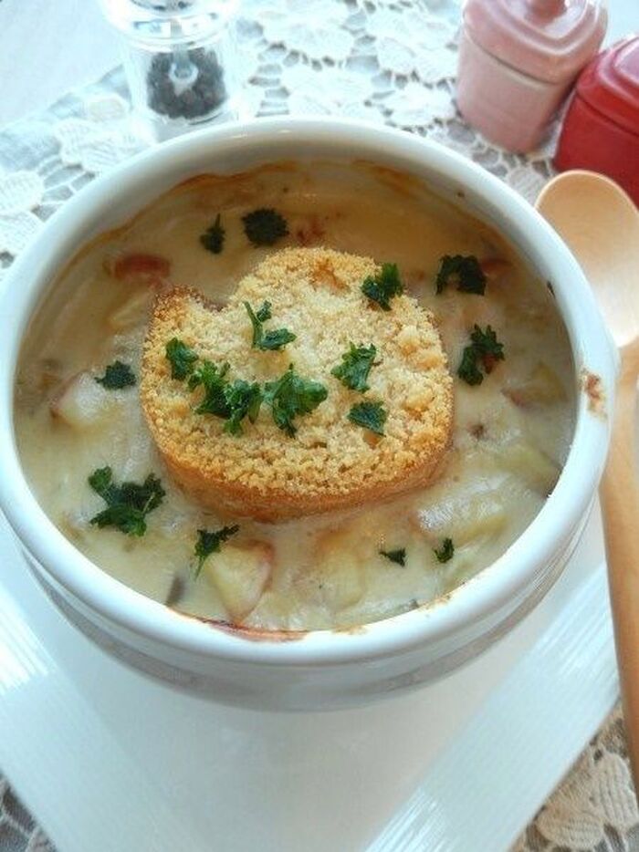 朝食にもおすすめ!さわやかなりんごの入ったクラムチャウダー