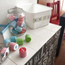 【おうちで遊ぶ】ペットボトルのキャップがセリアのマステでおもちゃに変身!