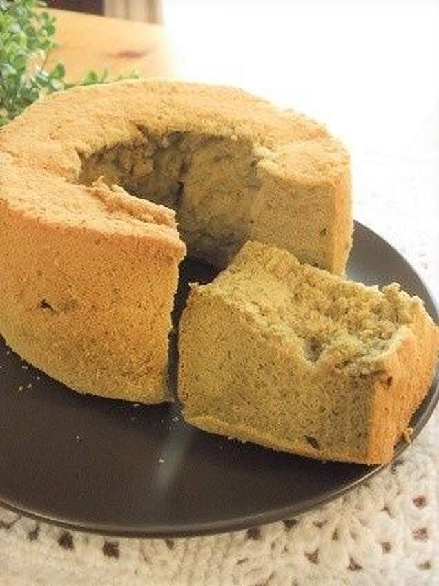 卵2個で食べきりサイズ♪ノンオイルでグルテンフリー!米粉の抹茶シフォン