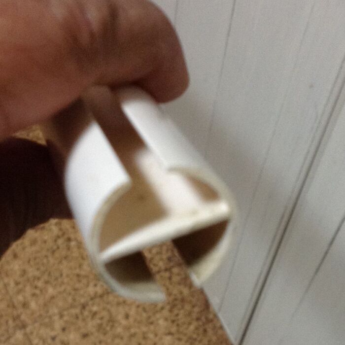 下部のプラスチック部分の先端のアップです