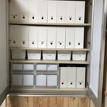 備え付けの収納棚が!? 書類の一元管理スペースに大変身