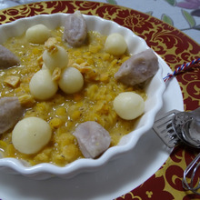 赤レンズ豆のしるこ風ココナッツ風味、お豆腐の団子2色入り