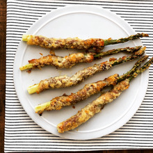 油で揚げないのでヘルシー♪アスパラの豚肉巻きフライ