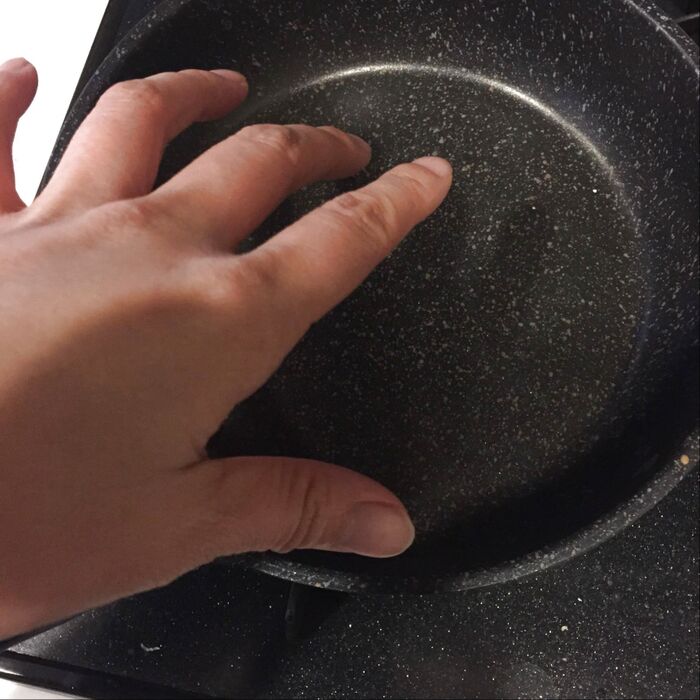 アチっ!火傷にすぐコレ!冷蔵庫の中に常備しているのは、、?