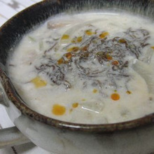 生姜とすりごまとラー油でぽかぽか♪ もずく豆乳スープ